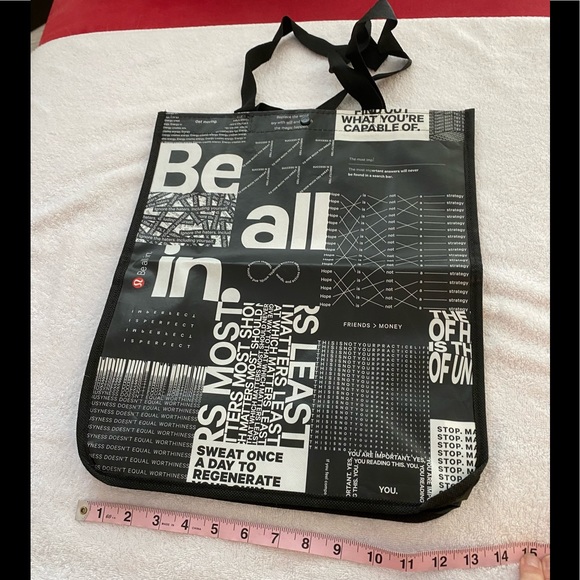 lululemon fold over bag Lululemon Fold On Tote 23L - Black